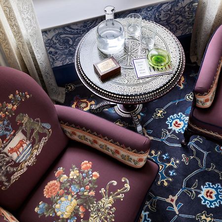 The Randolph Hotel Oxford, A Graduate By Hilton Hotel Kültér fotó A carpet in a living room