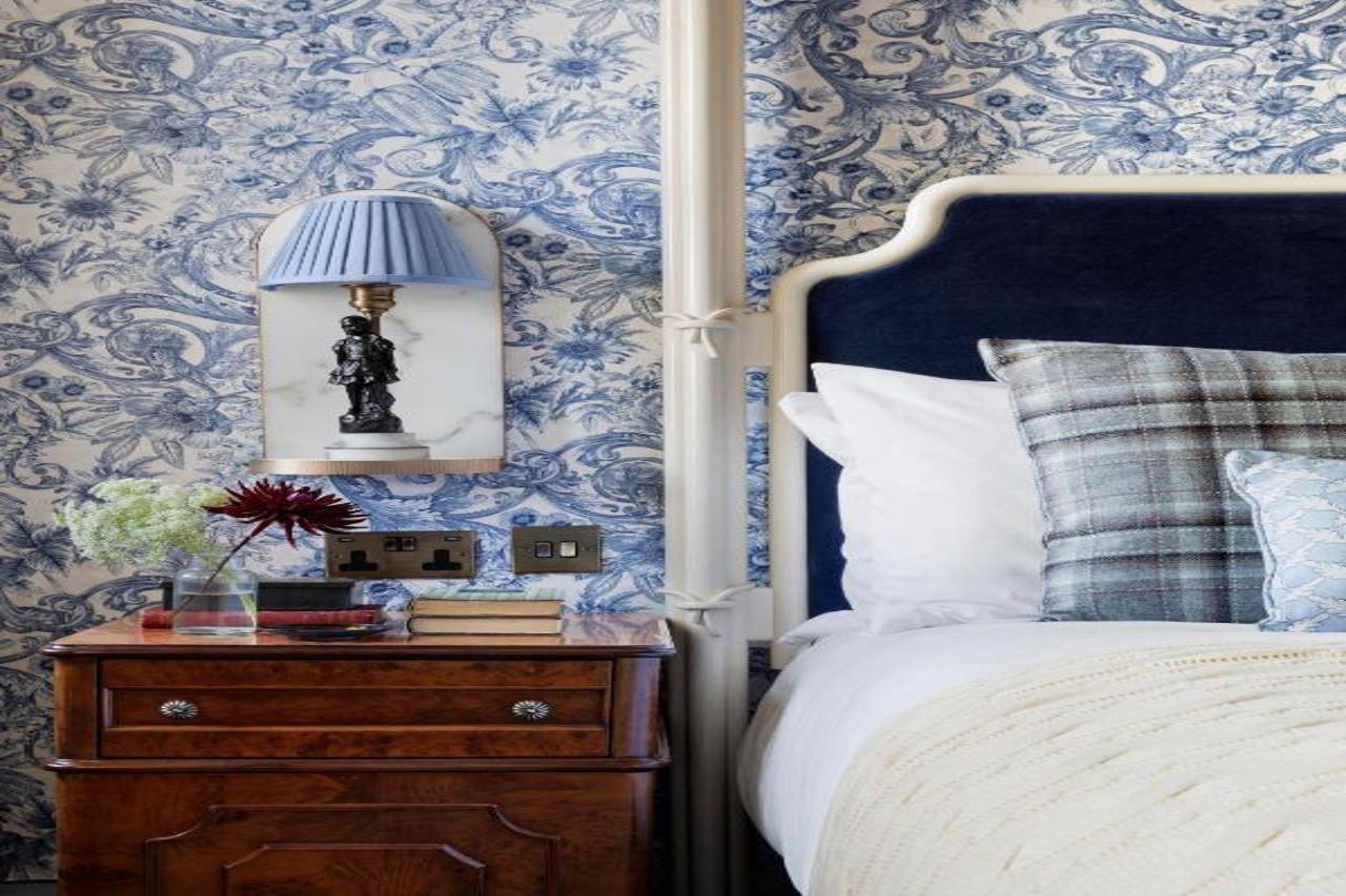 The Randolph Hotel Oxford, A Graduate By Hilton Hotel Kültér fotó Wallpaper in a bedroom